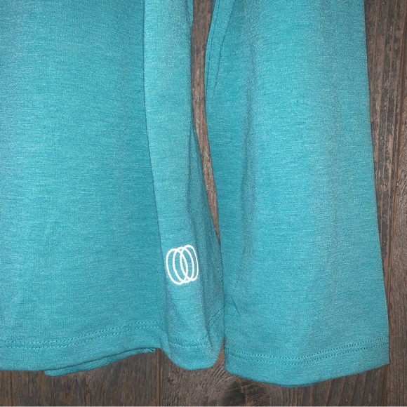 Women’s L BALANCE COLLECTION Aqua Green Fitness Active L/S Strappy V YOGA Top - Picture 4 of 14